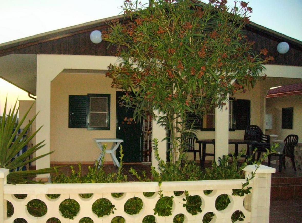 Villaggio Turistico La Baia Degli Angeli Маргерита-ді-Савоя Екстер'єр фото
